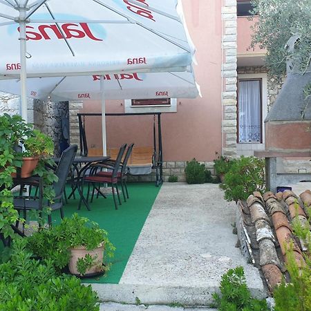 מאלי לוסיניי Apartments Rosa מראה חיצוני תמונה