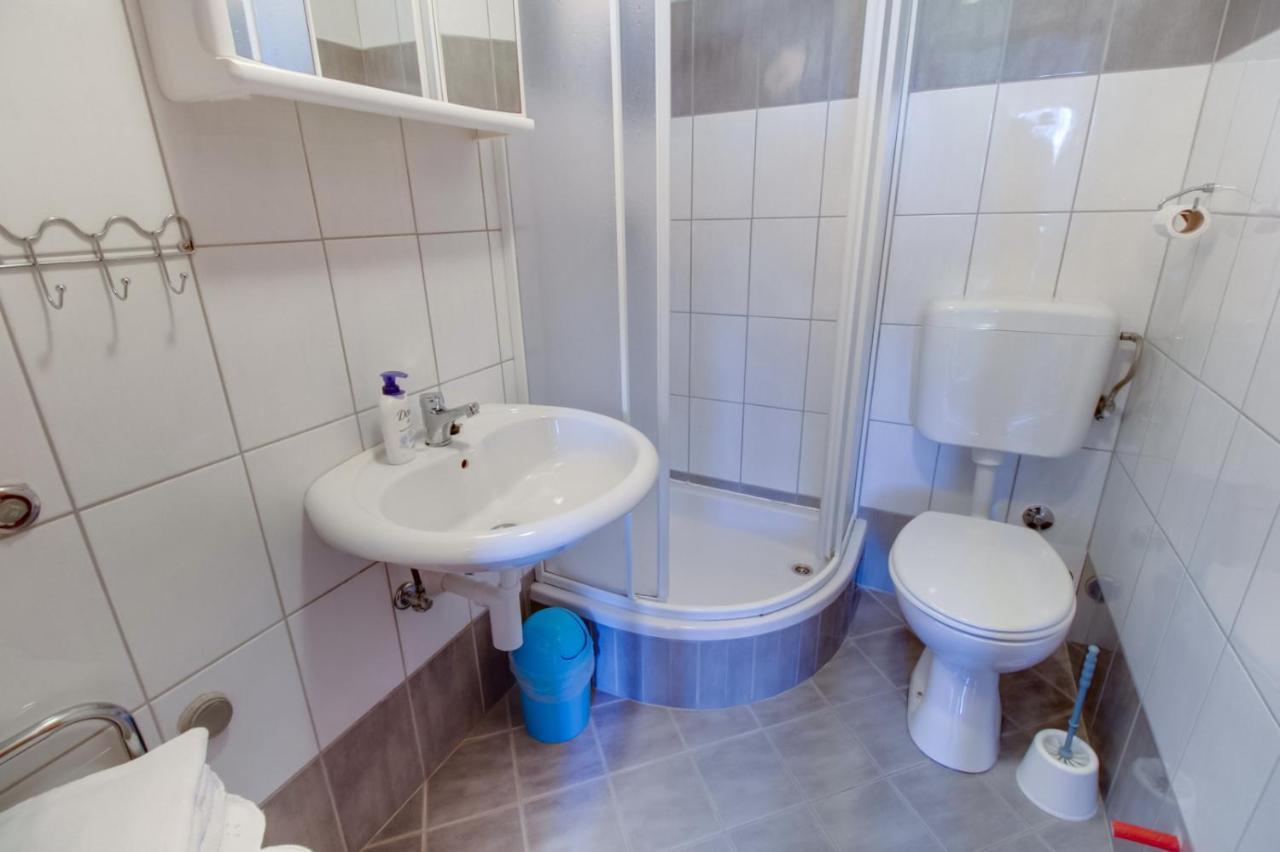מאלי לוסיניי Apartments Rosa מראה חיצוני תמונה
