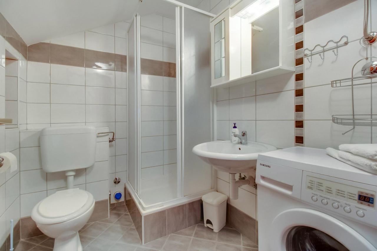 מאלי לוסיניי Apartments Rosa מראה חיצוני תמונה