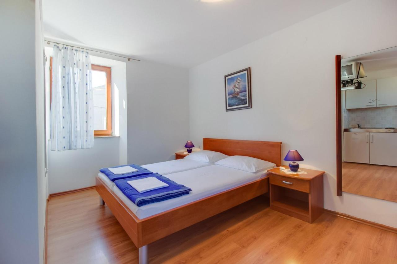 מאלי לוסיניי Apartments Rosa מראה חיצוני תמונה