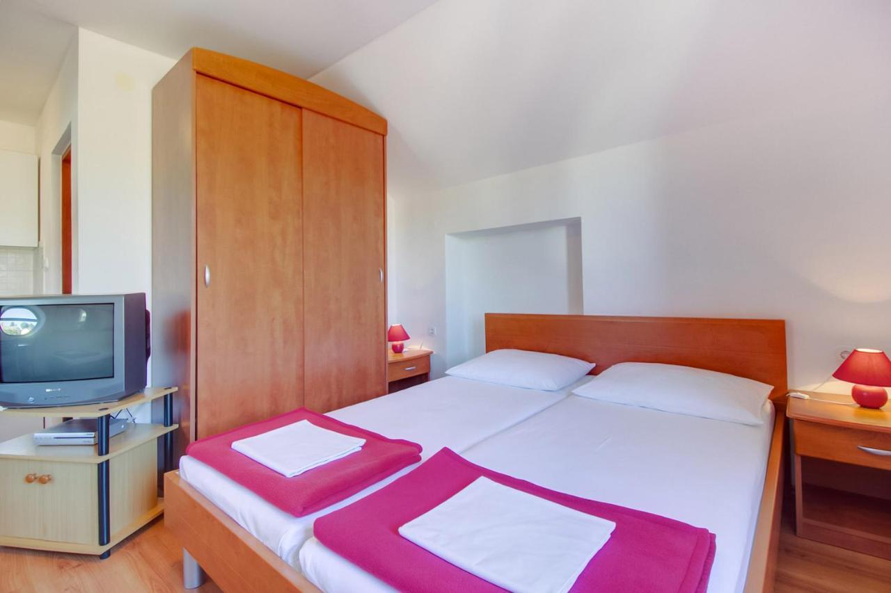 מאלי לוסיניי Apartments Rosa מראה חיצוני תמונה