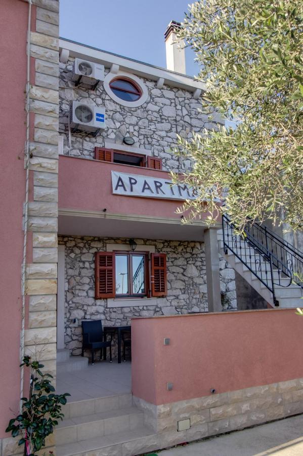 מאלי לוסיניי Apartments Rosa מראה חיצוני תמונה