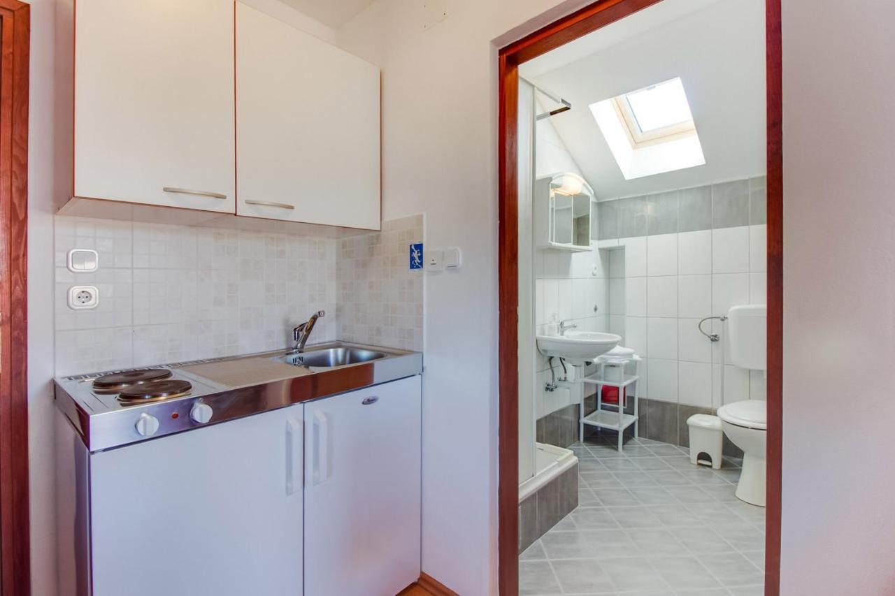 מאלי לוסיניי Apartments Rosa מראה חיצוני תמונה