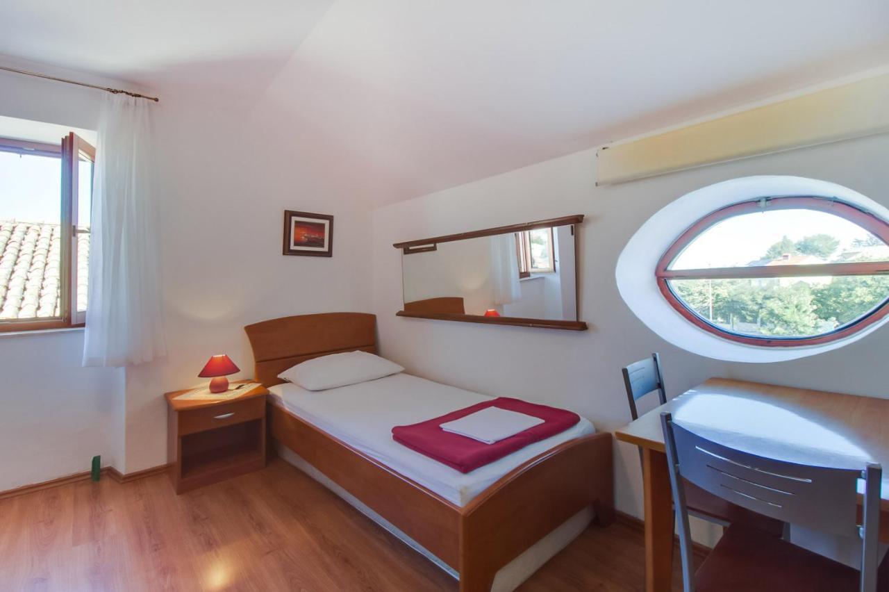 מאלי לוסיניי Apartments Rosa מראה חיצוני תמונה