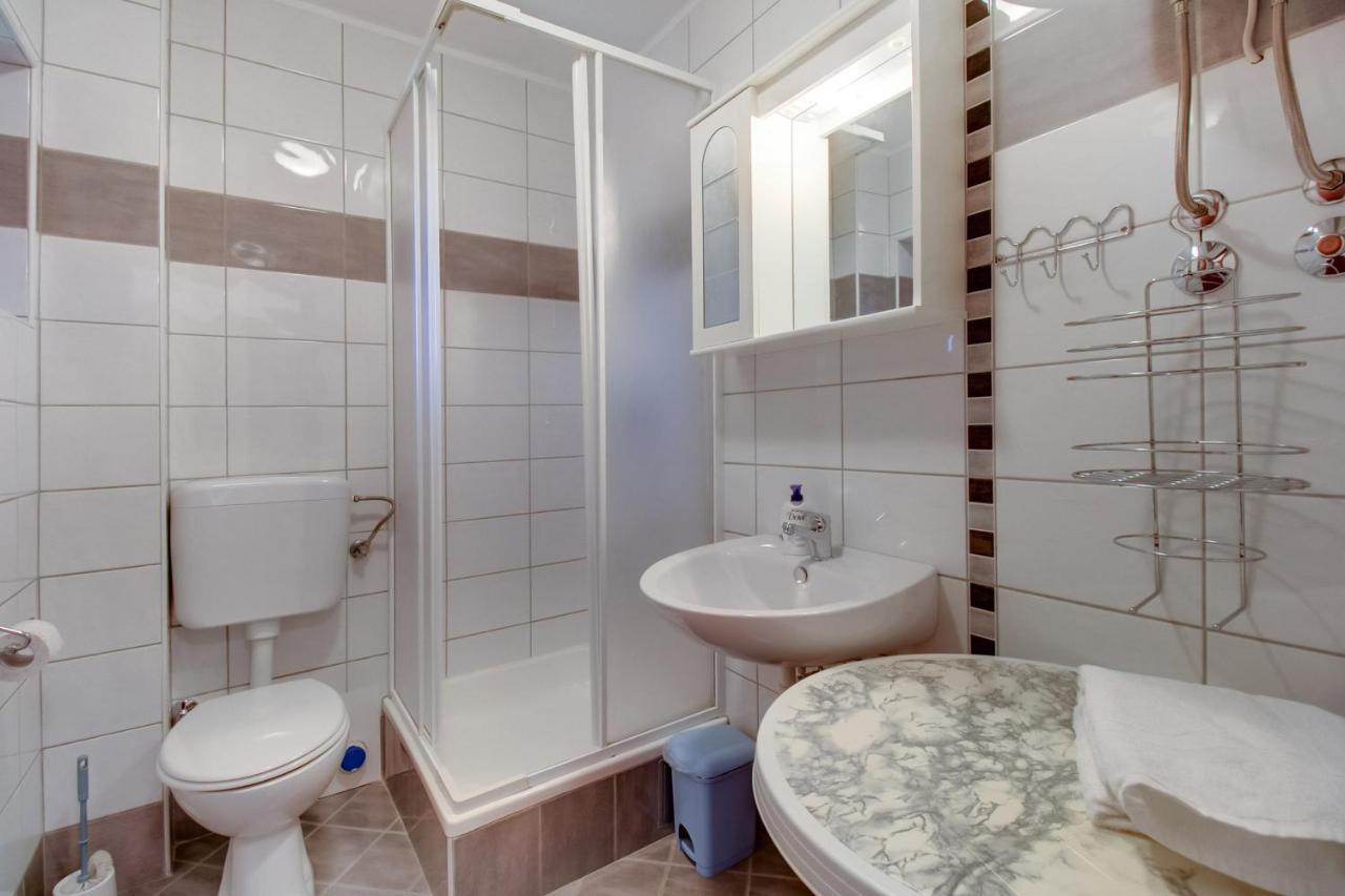 מאלי לוסיניי Apartments Rosa מראה חיצוני תמונה