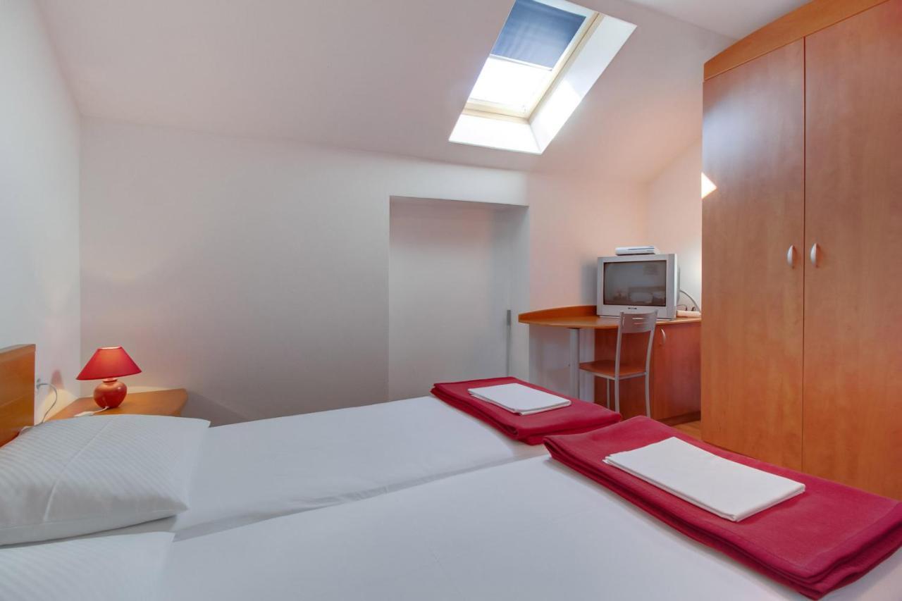 מאלי לוסיניי Apartments Rosa מראה חיצוני תמונה