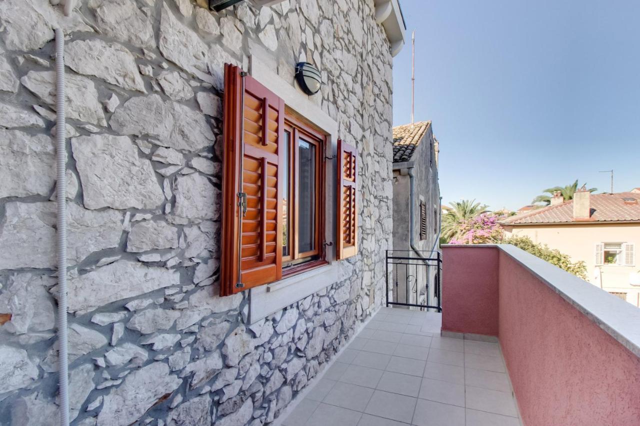 מאלי לוסיניי Apartments Rosa מראה חיצוני תמונה