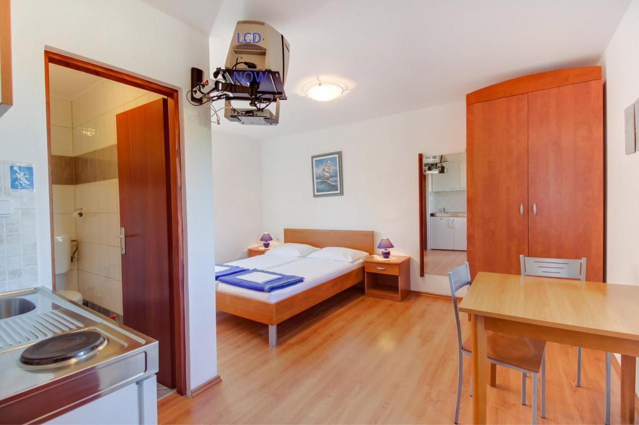 מאלי לוסיניי Apartments Rosa מראה חיצוני תמונה