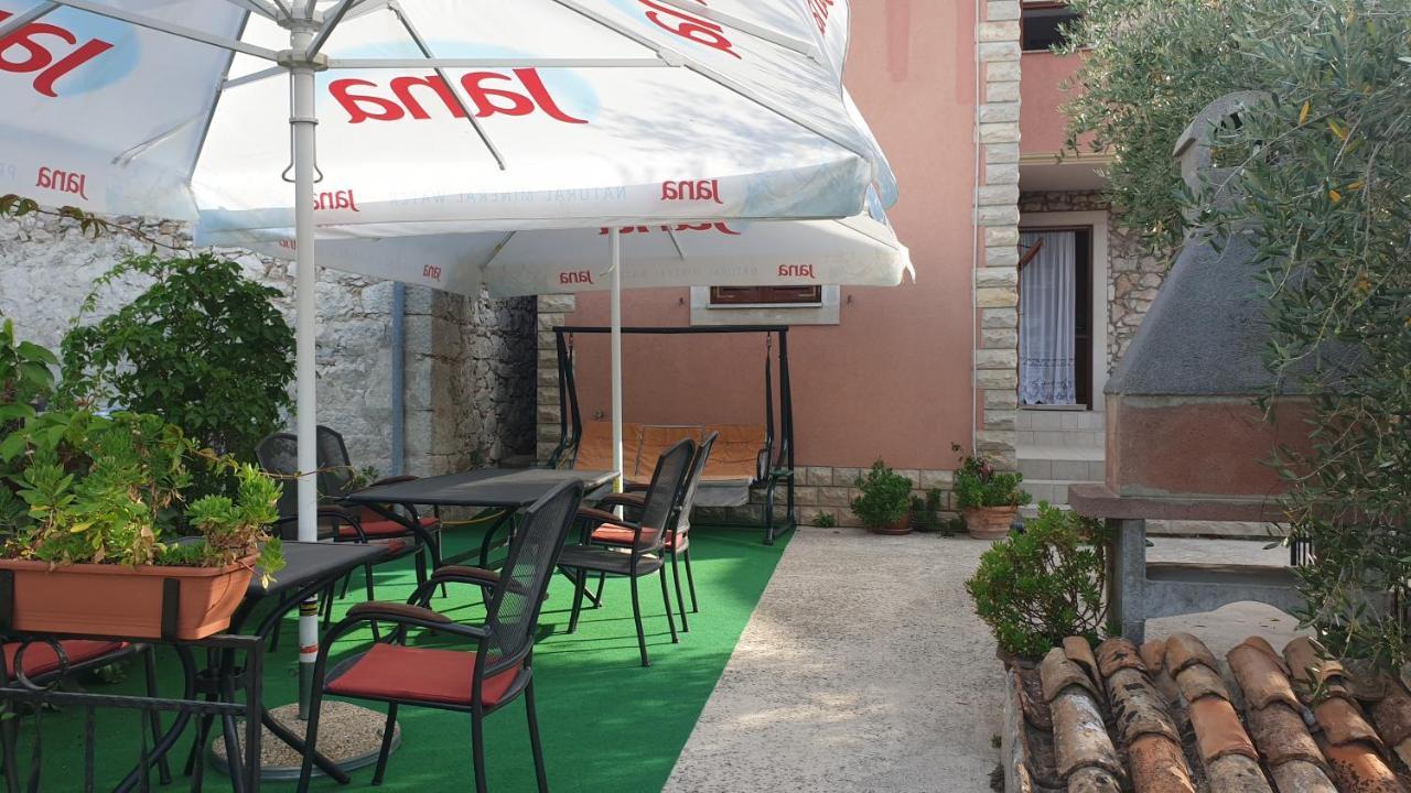מאלי לוסיניי Apartments Rosa מראה חיצוני תמונה