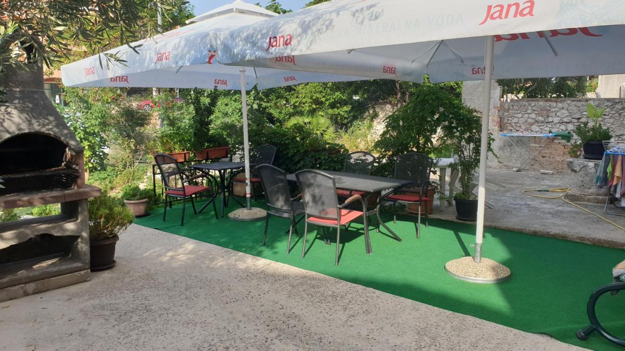 מאלי לוסיניי Apartments Rosa מראה חיצוני תמונה