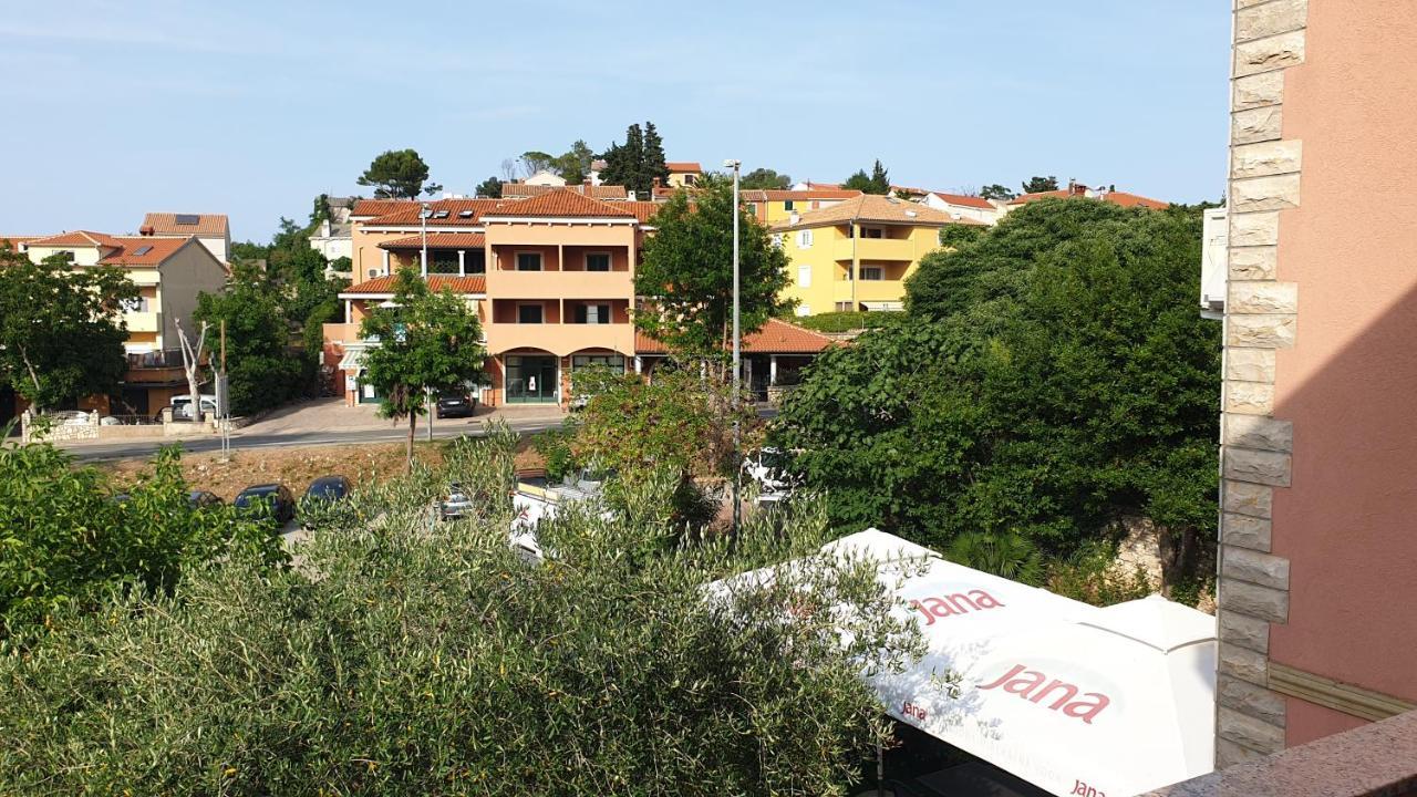 מאלי לוסיניי Apartments Rosa מראה חיצוני תמונה