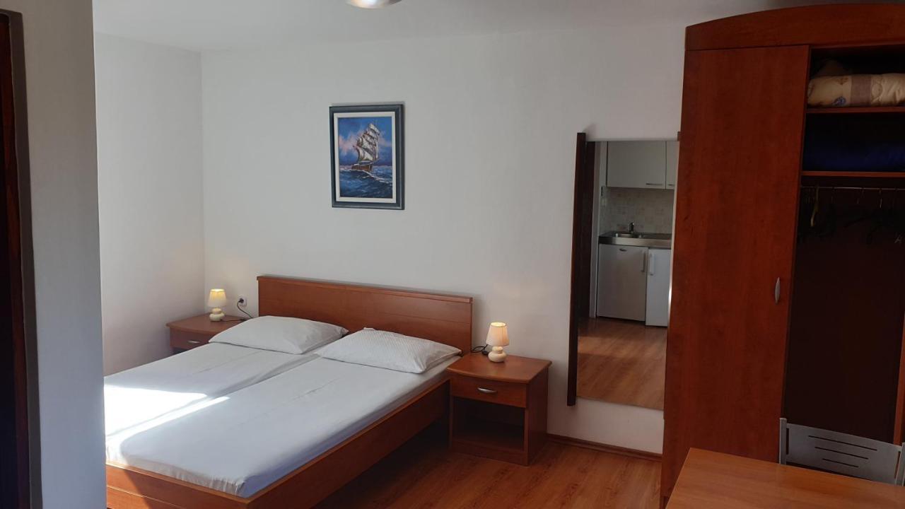 מאלי לוסיניי Apartments Rosa מראה חיצוני תמונה