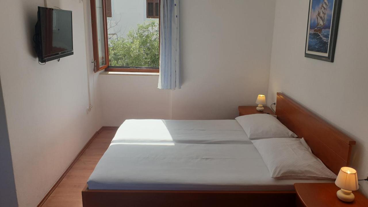 מאלי לוסיניי Apartments Rosa מראה חיצוני תמונה