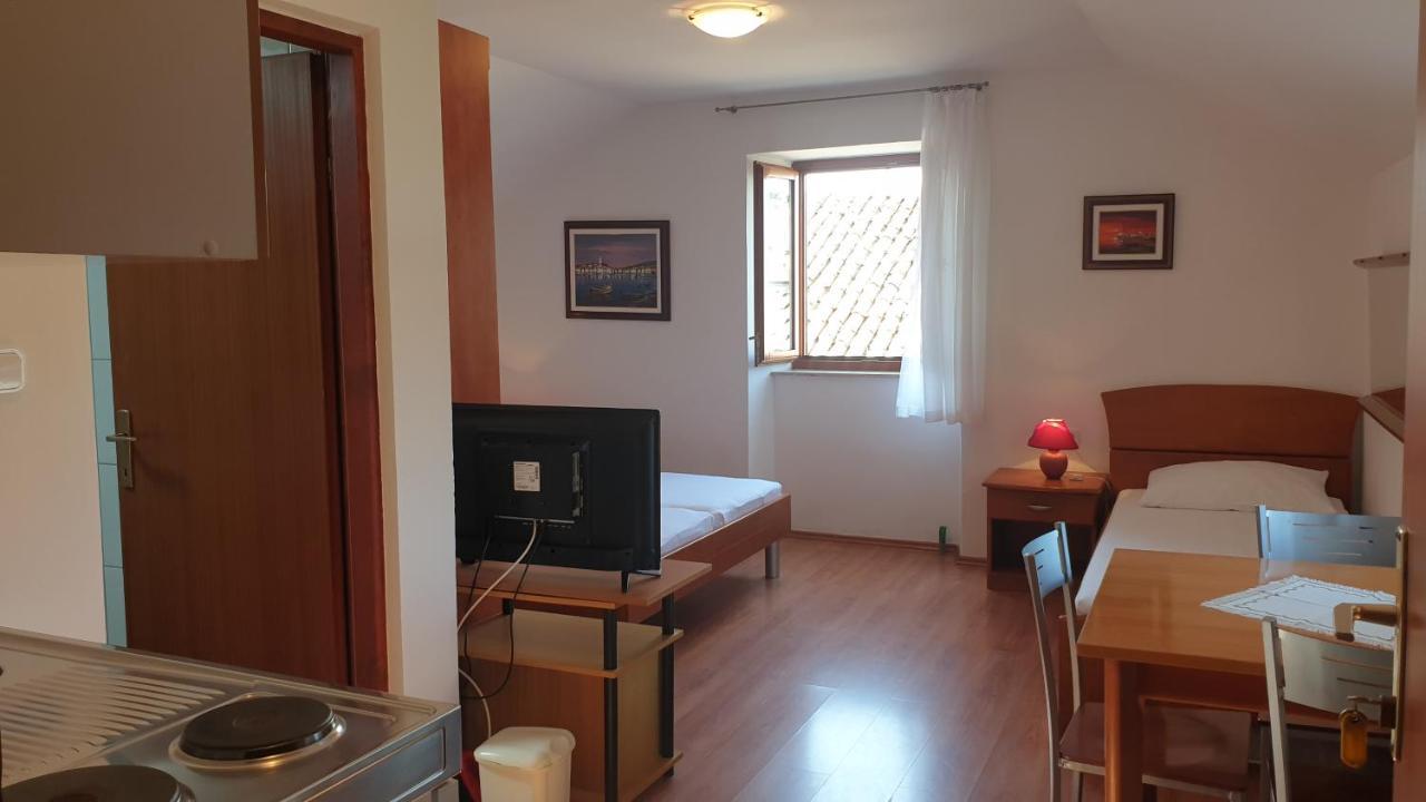 מאלי לוסיניי Apartments Rosa מראה חיצוני תמונה