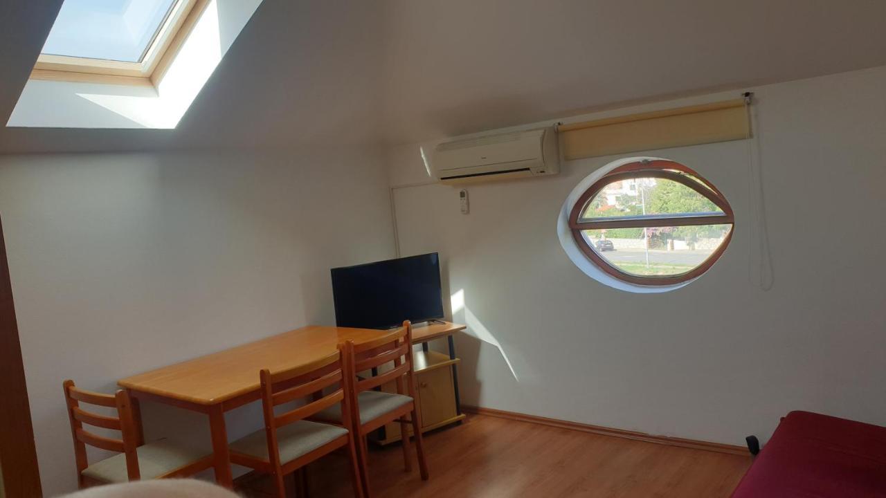 מאלי לוסיניי Apartments Rosa מראה חיצוני תמונה